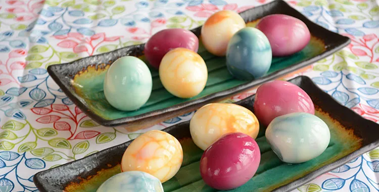 How to make marbled Easter eggs