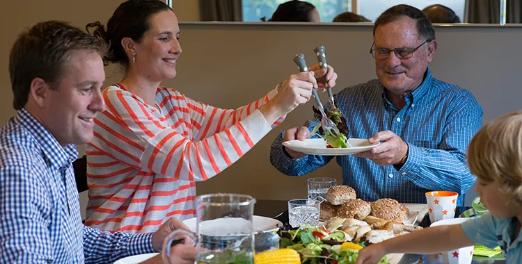 To achieve a healthy body weight, there are no tricks, rules, diets or nutritional products that guarantee success.