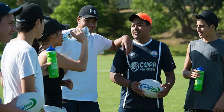 women breaks cigarette