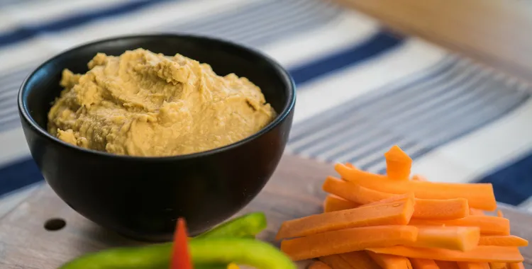 Hummus and carrots