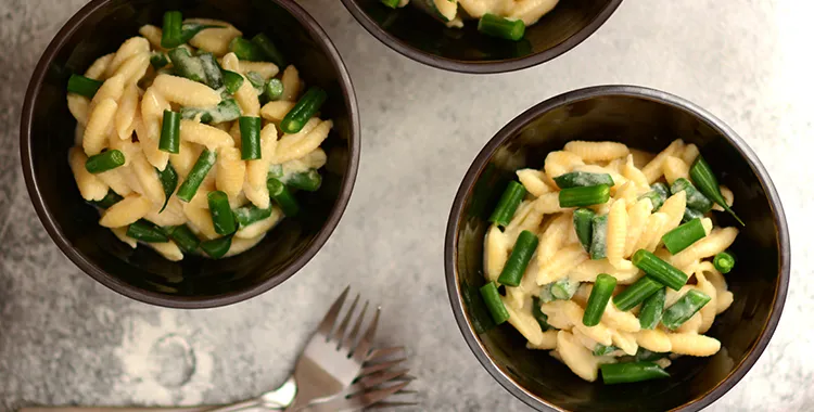 Macaroni cheese with green beans recipe