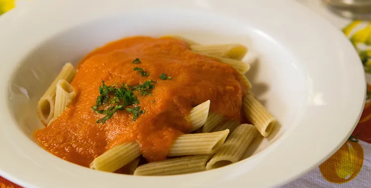 Tomato and capsicum pasta sauce