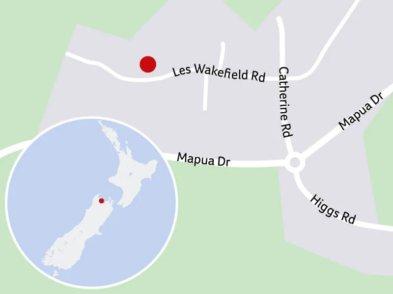 Mapua property location map showing Les Wakefield Road, Catherine Road, Higgs Road, and Mapua Drive with a highlight on the address in Mapua, New Zealand and a regional inset for geographic context.